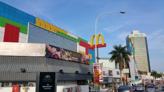 Cenre commercial Holiday Plaza